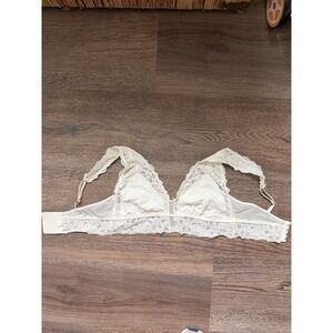 Aerie Women's Cream Lace Bralette Size Medium Lightly Lined Wireless Bra